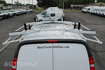 2024 Chevrolet Express 2500 Cargo Van 1WT 135.0" WB - miniatura 25
