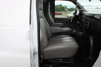 2024 Chevrolet Express 2500 Cargo Van 1WT 135.0" WB - miniatura 33