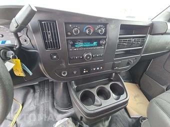 2024 Chevrolet Express 2500 Cargo Van 1WT – miniatura 10