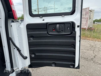 2024 Chevrolet Express 3500 Cargo Van 1WT 135.0" WB - miniatura 12