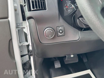 2024 Chevrolet Express 3500 Cargo Van 1WT 135.0" WB - miniatura 19
