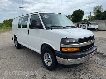 2024 Chevrolet Express 3500 Cargo Van 1WT 135.0" WB - miniatura 3