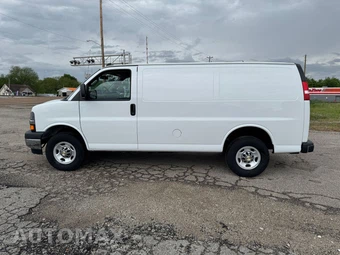 2024 Chevrolet Express 3500 Cargo Van 1WT 135.0" WB - miniatura 8