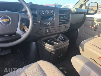 2024 Chevrolet Express 3500 Passenger Van LS 1LS 155.1" WB - miniatura 11