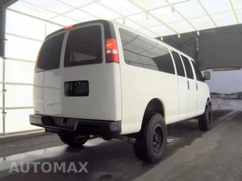 2024 Chevrolet Express 3500 Passenger Van LS 1LS 155.1" WB - miniatura 4
