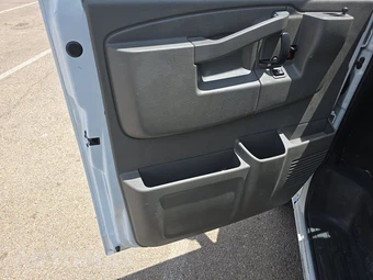 2024 Chevrolet Express 3500 Passenger Van LS 1LS 155.1" WB - miniatura 9