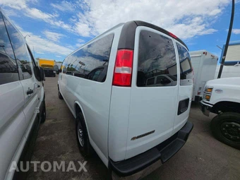 2024 Chevrolet Express 3500 Passenger Van LT 1LT 155.1" WB - miniatura 2