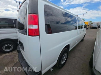 2024 Chevrolet Express 3500 Passenger Van LT 1LT 155.1" WB - miniatura 3