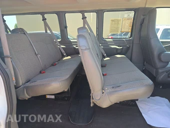 2024 Chevrolet Express 3500 Passenger Van LT 1LT 155.1" WB - miniatura 13