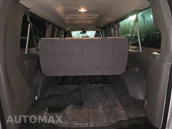 2024 Chevrolet Express 3500 Passenger Van LT 1LT 155.1" WB - miniatura 17
