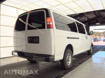 2024 Chevrolet Express 3500 Passenger Van LT 1LT 155.1" WB - miniatura 4