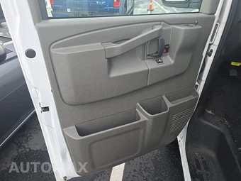 2024 Chevrolet Express 3500 Passenger Van LT 1LT 155.1" WB - miniatura 9
