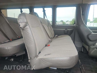 2024 Chevrolet Express 3500 Passenger Van LT 1LT 155.1" WB - miniatura 16