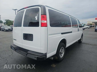 2024 Chevrolet Express 3500 Passenger Van LT 1LT 155.1" WB - miniatura 3