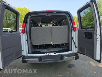 2024 Chevrolet Express 3500 Passenger Van LT 1LT 155.1" WB - miniatura 14
