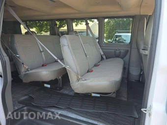 2024 Chevrolet Express 3500 Passenger Van LT 1LT 155.1" WB - miniatura 16