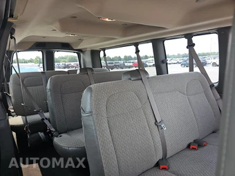 2024 Chevrolet Express 3500 Passenger Van LT 1LT 155.1" WB - miniatura 13