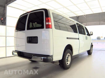 2024 Chevrolet Express 3500 Passenger Van LT 1LT 155.1" WB - miniatura 4