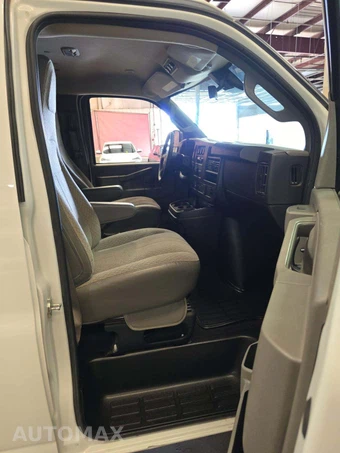2024 Chevrolet Express 3500 Passenger Van LT 1LT 155.1" WB - miniatura 18