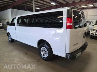2024 Chevrolet Express 3500 Passenger Van LT 1LT 155.1" WB - miniatura 2