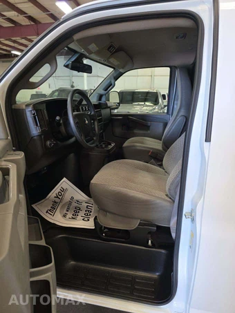 2024 Chevrolet Express 3500 Passenger Van LT 1LT 155.1" WB - miniatura 6
