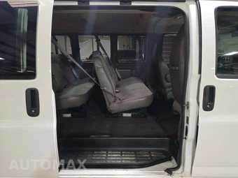 2024 Chevrolet Express 3500 Passenger Van LT 1LT 155.1" WB - miniatura 16