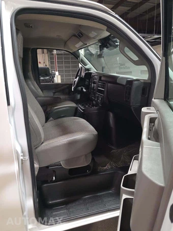 2024 Chevrolet Express 3500 Passenger Van LT 1LT 155.1" WB - miniatura 18