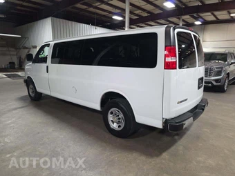 2024 Chevrolet Express 3500 Passenger Van LT 1LT 155.1" WB - miniatura 2