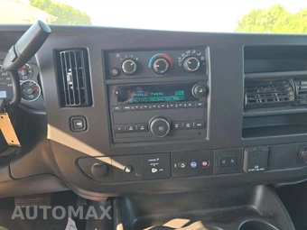 2024 Chevrolet Express 3500 Passenger Van LT 1LT 155.1" WB - miniatura 10