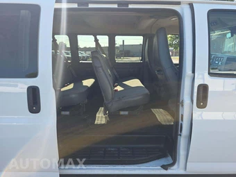 2024 Chevrolet Express 3500 Passenger Van LT 1LT 155.1" WB - miniatura 16