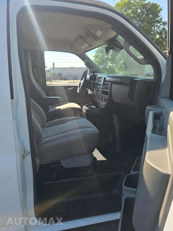 2024 Chevrolet Express 3500 Passenger Van LT 1LT 155.1" WB - miniatura 18