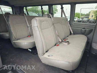 2024 Chevrolet Express 3500 Passenger Van LT 1LT 155.1" WB - miniatura 13
