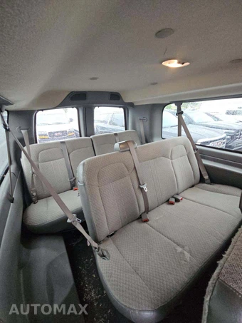 2024 Chevrolet Express 3500 Passenger Van LT 1LT 155.1" WB - miniatura 17