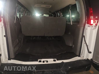 2024 Chevrolet Express 3500 Passenger Van LT 1LT 155.1" WB - miniatura 16