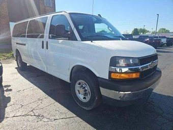 2024 Chevrolet Express 3500 Passenger Van LT 1LT 155.1" WB - miniatura 4