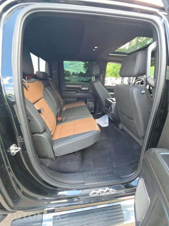 2024 Chevrolet Silverado 2500HD High Country Crew Cab Medium Bed - miniatura 13