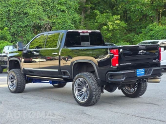 2024 Chevrolet Silverado 2500HD High Country Crew Cab Medium Bed 3LZ - miniatura 5