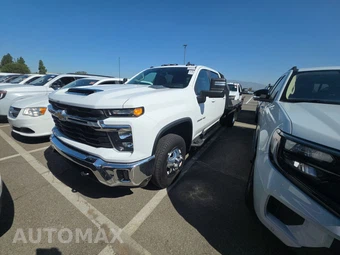 2024 Chevrolet Silverado 3500HD Cab Chassis LT Crew Cab 1LT DRW - samochód z USA z aukcji Manheim, oferta Kup Teraz w AUTOMAX