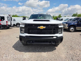 2024 Chevrolet Silverado 3500HD Cab Chassis Work Truck Crew Cab 1WT DRW - miniatura 2