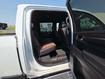 2024 Chevrolet Silverado 3500HD High Country Crew Cab Long Bed 3LZ DRW - miniatura 16