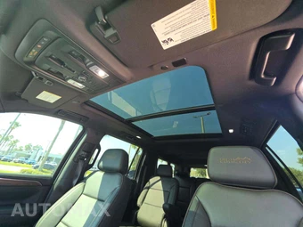 2024 Chevrolet Suburban High Country 3LZ - miniatura 11