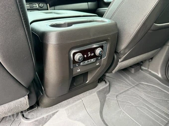 2024 Chevrolet Tahoe High Country 3LZ - miniatura 28