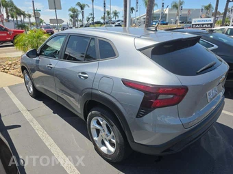 2024 Chevrolet Trax LS - miniatura 2