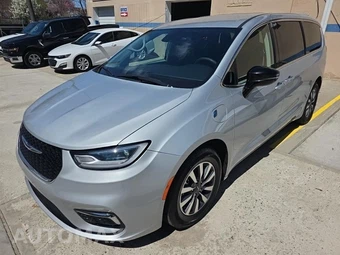 2024 Chrysler Pacifica Hybrid Select 121.6" WB - car from the USA, Manheim Buy-Now listing at AUTOMAX