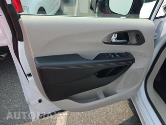 2024 Chrysler Pacifica Hybrid Select 121.6" WB - miniatura 9