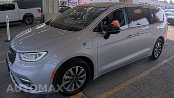 2024 Chrysler Pacifica Hybrid Select 121.6" WB