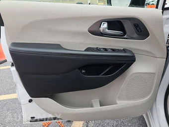 2024 Chrysler Pacifica Hybrid Select 121.6" WB - miniatura 9