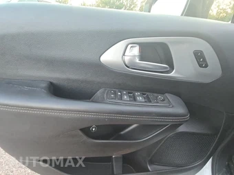 2024 Chrysler Pacifica Hybrid Select S Appearance 121.6" WB - miniatura 9