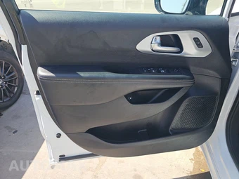 2024 Chrysler Pacifica Hybrid Select S Appearance 121.6" WB - miniatura 9