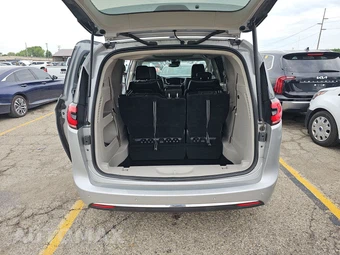 2024 Chrysler Pacifica Limited 121.6" WB - miniatura 17
